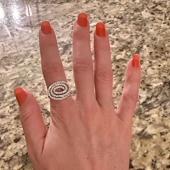 Dazzling Spiral Diamond White Gold Ring - Picture 3 of 4